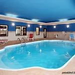 Comfort Inn & Suites Near Bethel College 