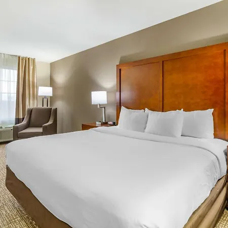 Comfort Inn & Suites Near Bethel College Newton Esterno foto