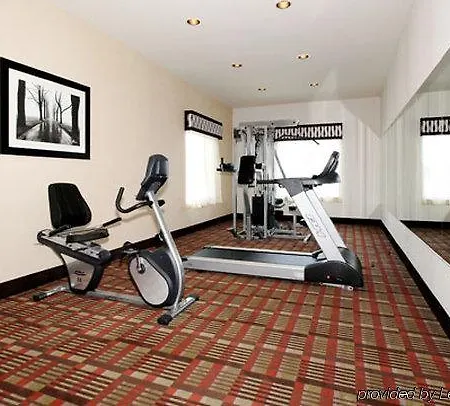 Comfort Inn & Suites Near Bethel College 