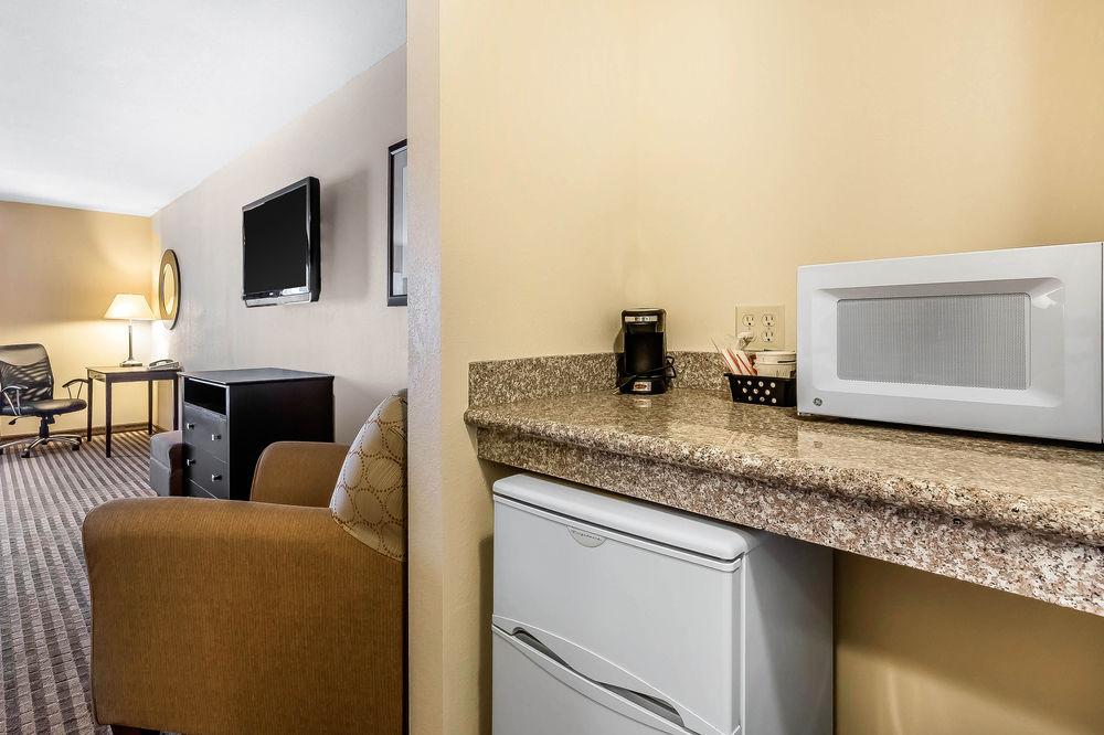 Comfort & Near Bethel College Hotel Newton