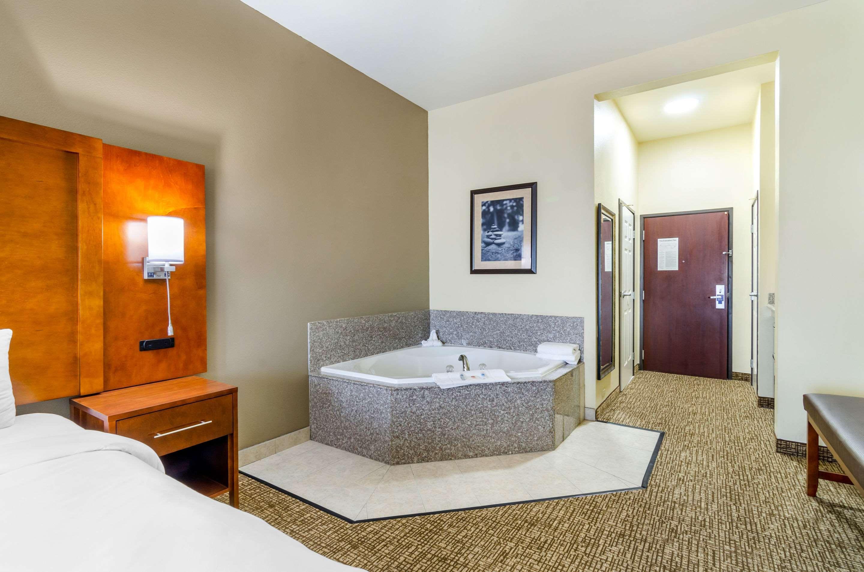 Comfort & Near Bethel College Hotel Newton