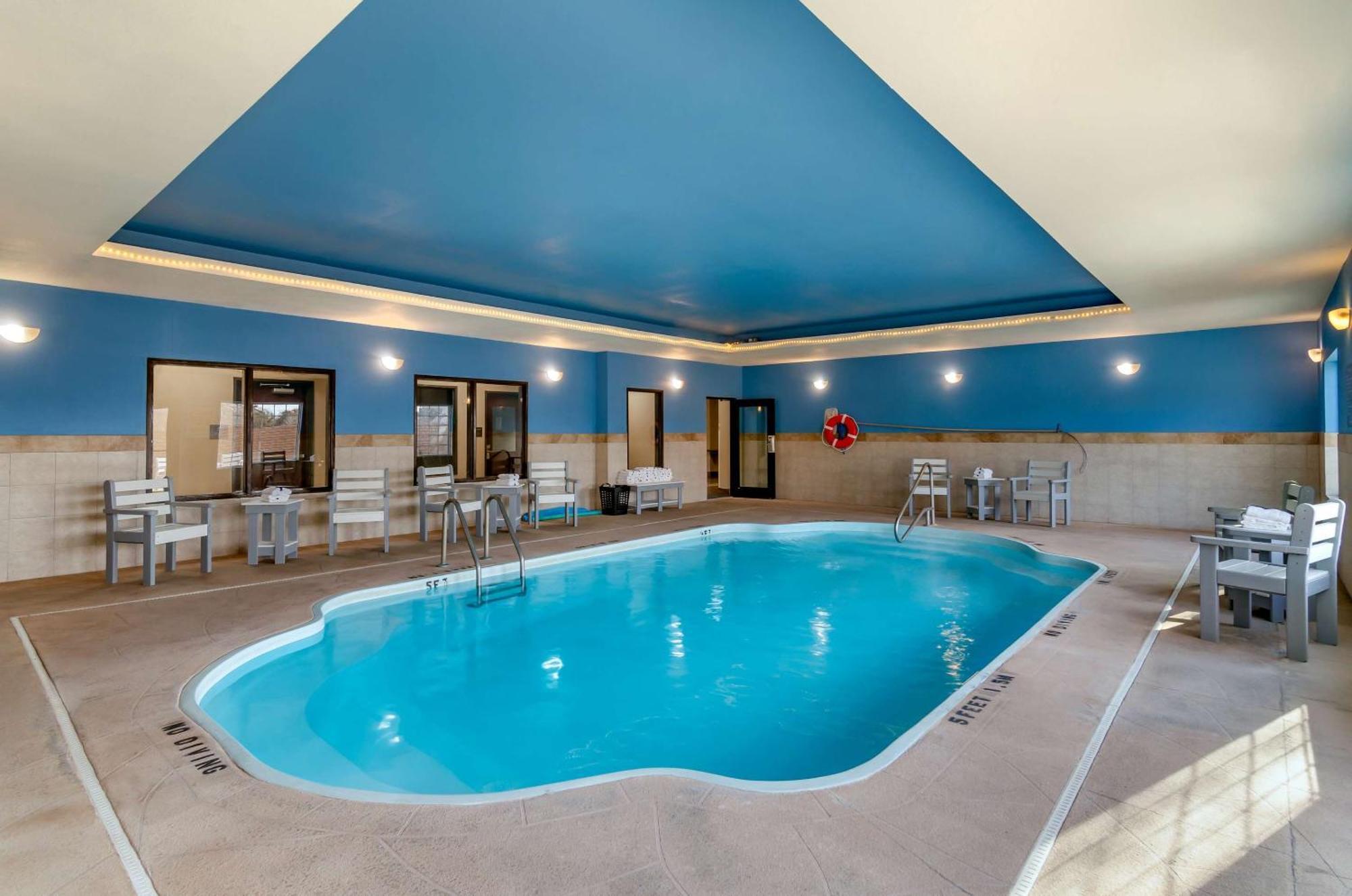Comfort & Near Bethel College Hotel 3*