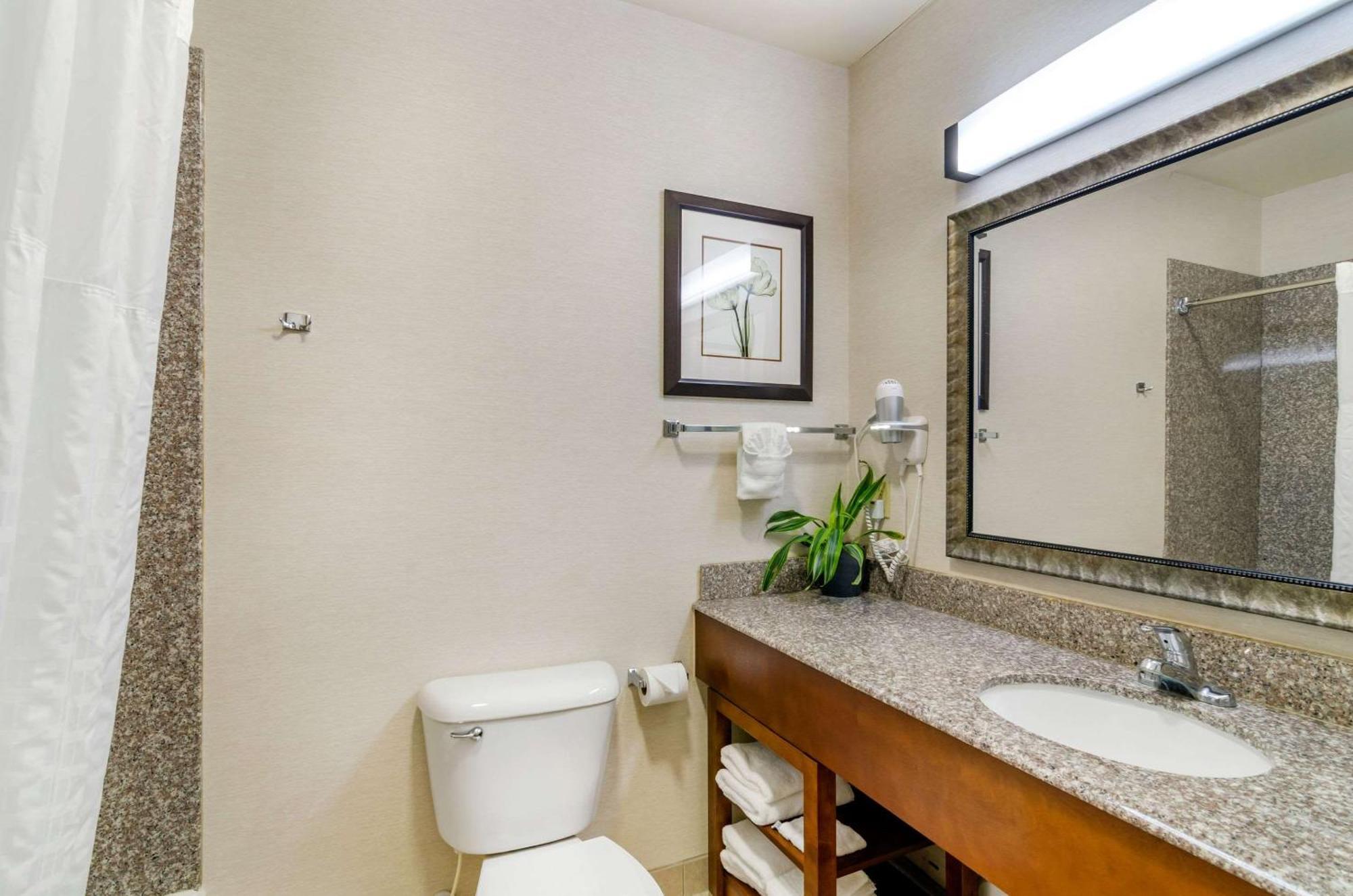 Comfort & Near Bethel College Hotel Newton