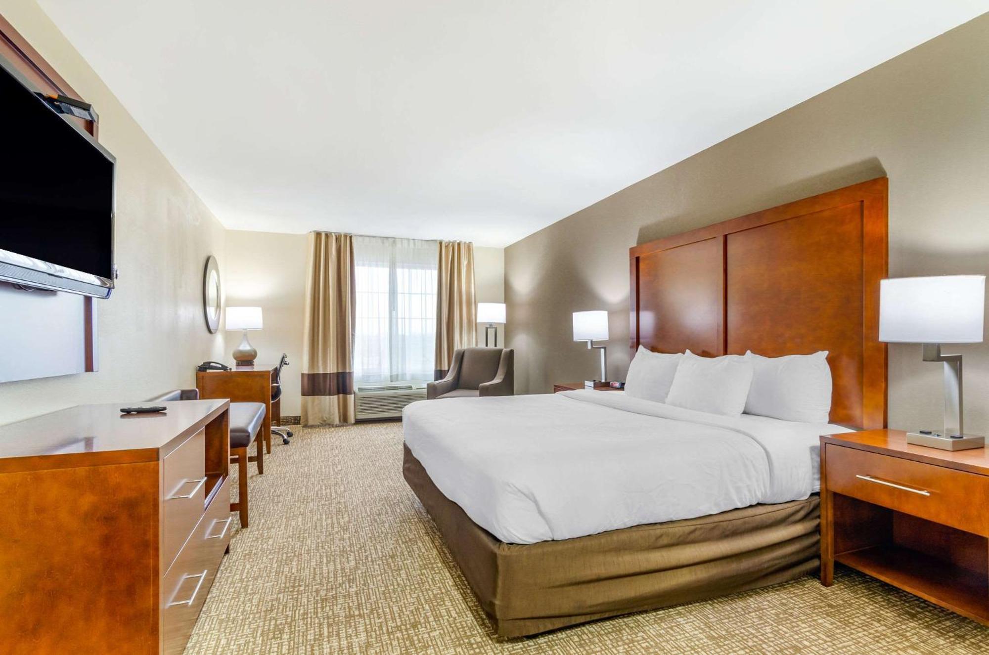 Hotel Comfort & Near Bethel College Newton