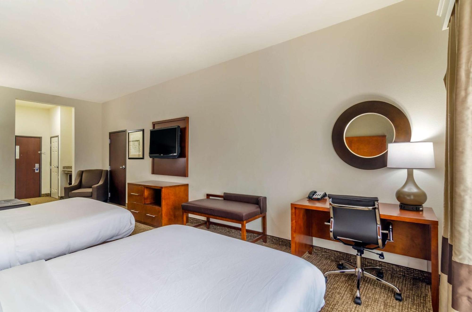 Hotel Comfort & Near Bethel College Newton