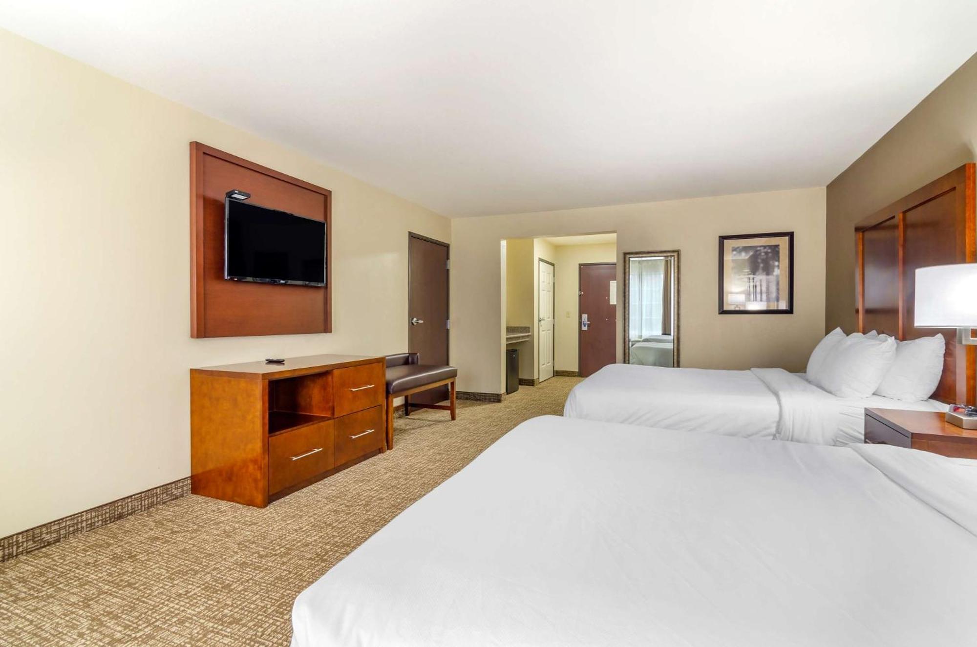Comfort & Near Bethel College 3*
