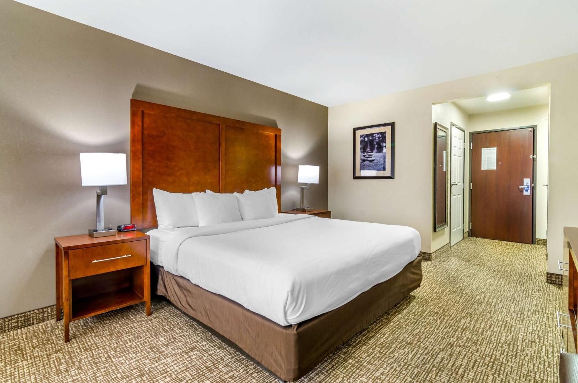 Comfort & Near Bethel College 3*
