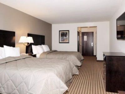 Hotel Comfort & Near Bethel College 3*