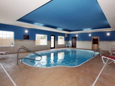 Hotel Comfort & Near Bethel College 3*