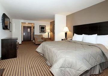 Comfort & Near Bethel College 3*